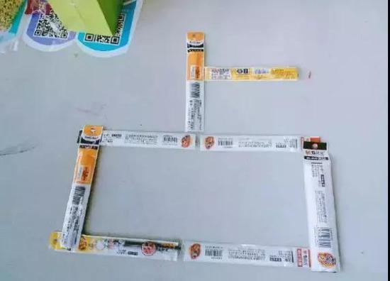 你在图书馆占座玩手机的样子好认真