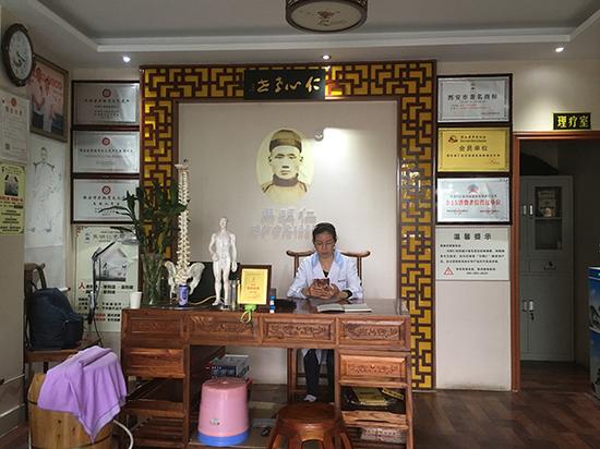 　　北川县安昌镇竹林诗街上，成兴凤开的店面。澎湃新闻记者 王万春 摄