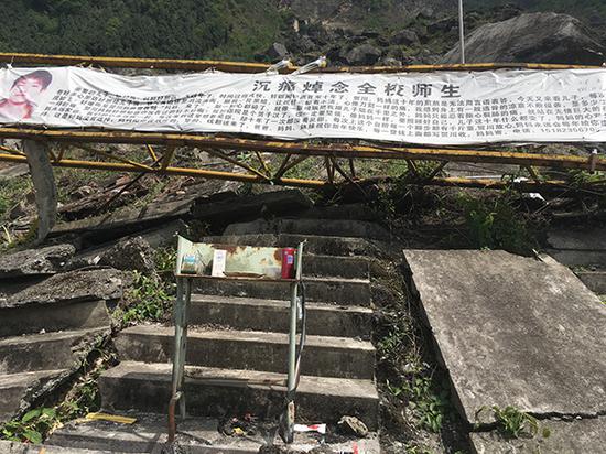 　这条横幅是今年春节期间挂上的。澎湃新闻记者 王万春 摄