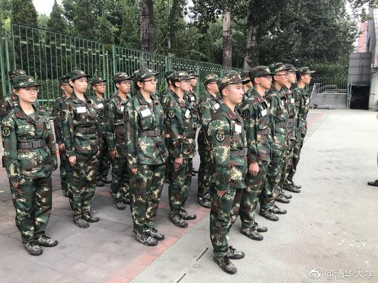 清华大学八字班新生军训 挺胸收腹意气风发(图