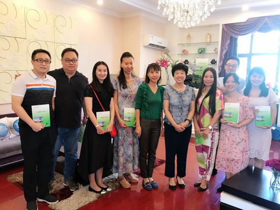 陈经纶中学帝景分校再次获得家长们赠锦旗