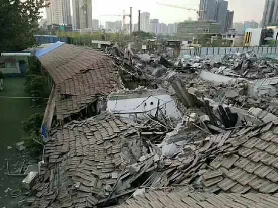 碧桂园咸阳项目拆旧致幼儿园教室坍塌 400名幼儿停课
