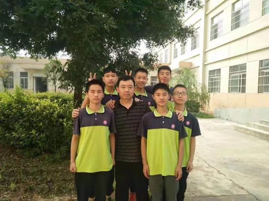 寻找乡村教师代言人：陕西省周至县广济初级中学李领旗