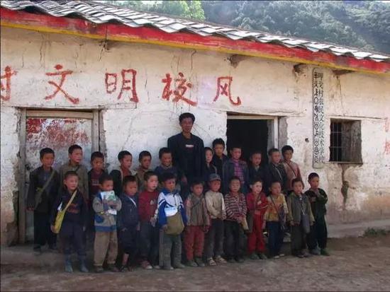 熊丙奇:农村老师待遇不提高,很难留住人才