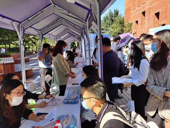 招聘会新闻_第三届北京地区新闻出版广电行业人才招聘会 在北印举行(2)