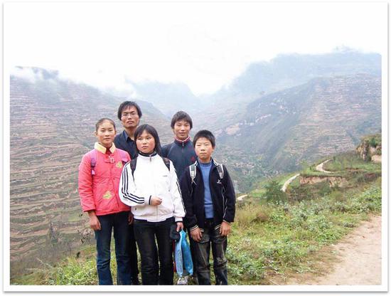 教师屁股:兰州乡村高级中学高进儒女生摸新区初中图片