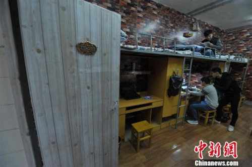 高校男生打造欧式范寝室:花费600余元(图)|高校