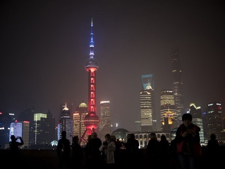 世界各地点亮地标性建筑:为巴黎祈福|世界地标