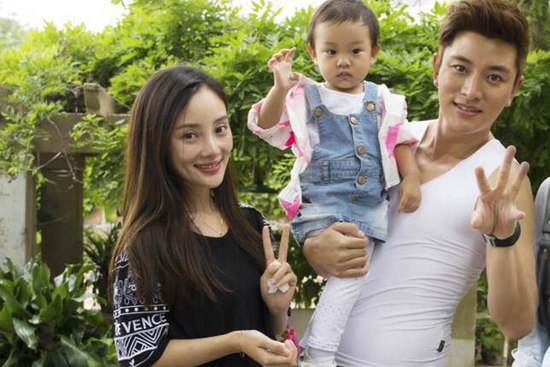 贾乃亮、李小璐、甜馨一家三口（资料图）