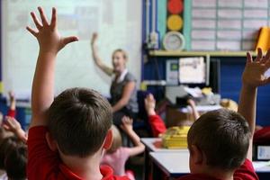 预算压力大 英国多半学校考虑大幅裁员