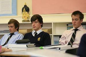 英美中小学推崇打坐冥想缓解学生压力