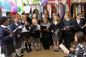 英国小学生“独享”整所学校 教学花费全英最高