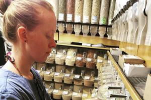 澳女子追求零垃圾生活 两年垃圾仅装一小罐