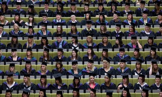 英国大学学费最高 国际学生吐槽读不起|英国|大