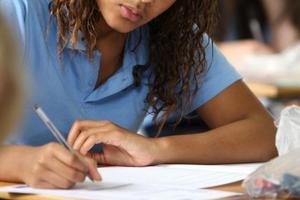 英媒：偏远地区学生成绩低于发达地区学生