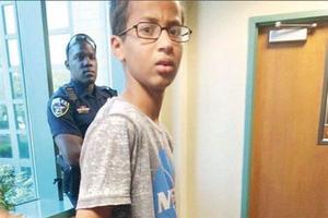 美男孩制闹钟被误当成炸弹被捕 索赔近1亿元