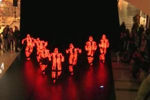 荷兰83岁老爷爷大秀电子舞劲爆鬼步引围观