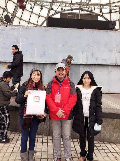 国际班女生参加活动