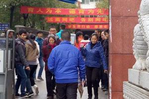 湖南高三学生办公室内杀死老师 事发时家长在场