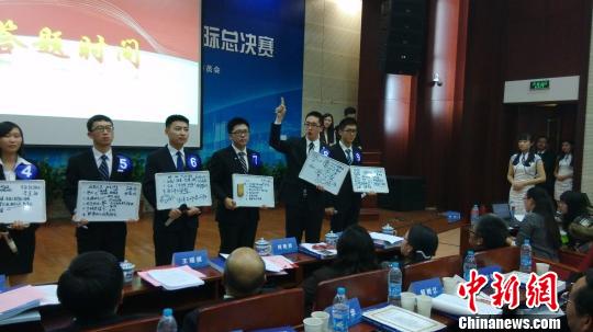 “学生市长”就城市治理难题发表自己的看法与建议。　张尼　摄