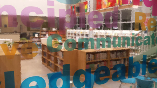 汇佳中学部图书馆