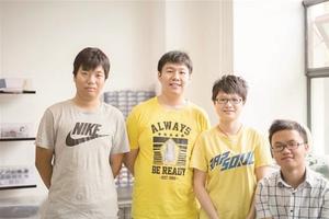 华科学子研发能叫起床陪聊天虚拟电子宠物