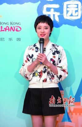 孙俪 职业:影视演员 简介:一部《甄嬛传》让孙俪“娘娘”的形象深入人心,生活中的她与邓超组建家庭后,是娱乐圈中的“模范家庭”,目前育有一子一女。