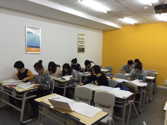 专业老师，集中阅卷，严格按照试卷评分标准，让每一位考生的成绩都能公平合理