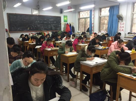 考生认真答题，充分把握此次联考机会，力求发挥自己最好的水平