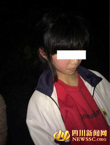 初中女生在学校后山遭围殴4人轮流对其扇耳光