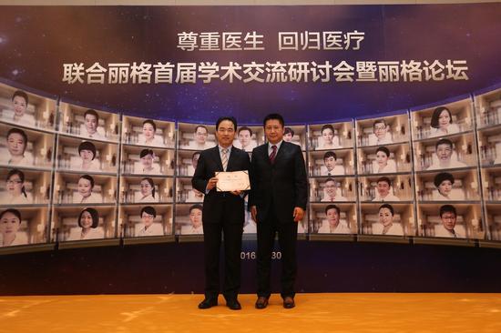 论文答辩评选一等奖获得者——米扬丽格巫文云院长