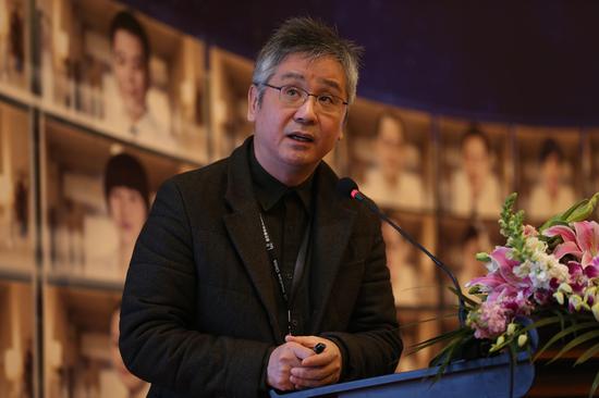 韩国顶级整形专家洪性范教授在大会中发表演讲