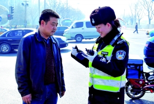 硕士女交警一人拦下盗抢车|中国人民公安大学