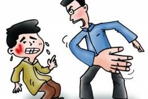 【女教师嫌学生作业没完成 边训斥边扇耳光. 来