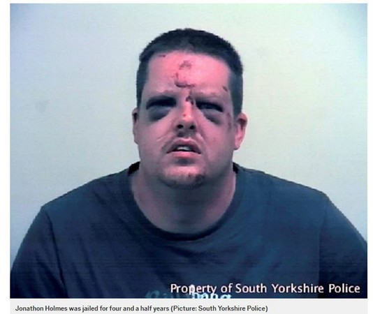 英女子用钥匙把色狼打成猪头