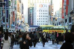 日本拟再上调消费税至10% 华人担忧生活压力大