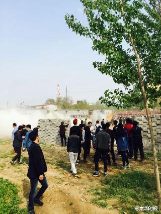 河北美院与村民爆发冲突 号召学生围场子|河