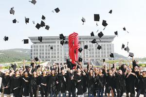 大学学分制改革为何陷入困境？学校自主权不够？