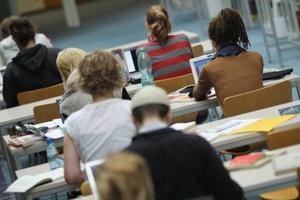 近5万留英学生被错误驱逐 或可获得赔偿