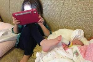 外国爸妈网上晒照吐槽孩子奇葩日常(组图)