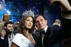 2016俄罗斯小姐选美大赛揭晓 18岁女大学生夺冠