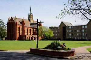 亚洲留学生频遇袭 墨尔本大学提供公交保镖