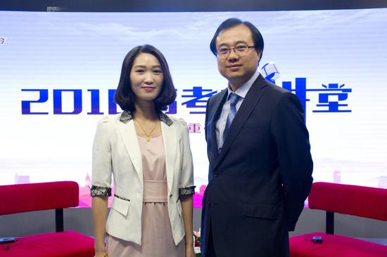 中国科学技术大学招生就业处处长傅尧(右)