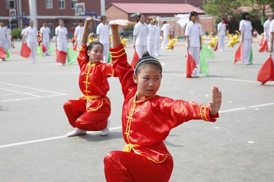 《旗舞同鼓》