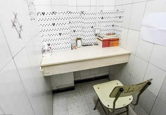 台州学生将废弃浴室变小清新自习室