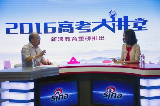 北大中文系主任陈跃红(左)