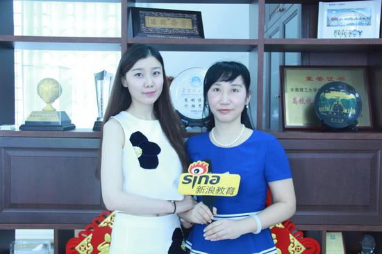 华南理工大学招生工作办公室主任周勤（右）