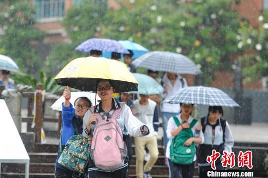 6月7日，贵州省贵阳市大雨。自1978年以来的39年内，贵州在32年高考期间均监测有雨。 贺俊怡 摄
