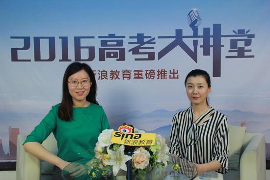 东南大学招生办公室副主任孟杰(左)