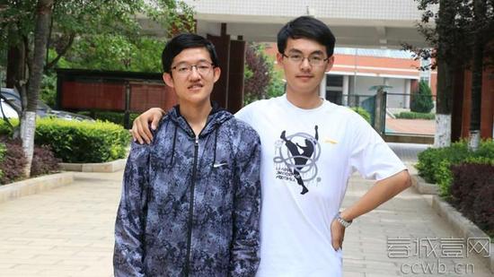 左为沈铂涵 右为母昌程